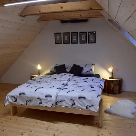 In By Ovec Near Harusak فيلة *