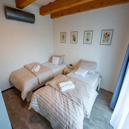 فيلة In By Ovec Near Harusak Ujcov