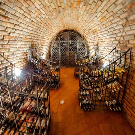 In By Ovec Near Harusak فيلة