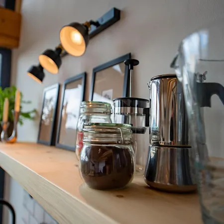 In By Ovec Near Harusak فيلة *